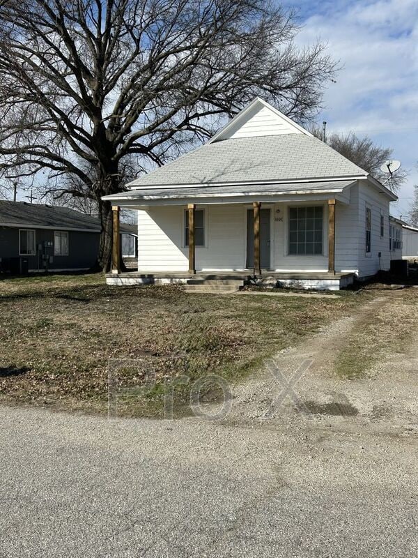 property at 1007 E Madison St