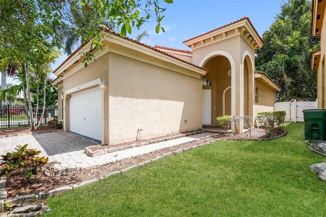 1695 NE 37th Pl in Homestead, FL - Building Photo - Building Photo