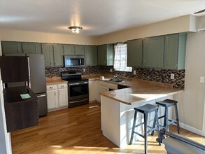 6541 Noble St in Colorado Springs, CO - Foto de edificio - Building Photo