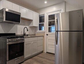 88 Woerd Ave, Unit 2 in Waltham, MA - Building Photo - Building Photo