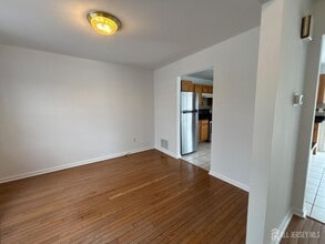 921 Walnut St in Piscataway, NJ - Building Photo - Building Photo