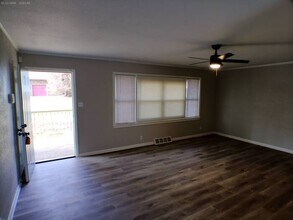 2815 S Hawthorne Ave in Independence, MO - Building Photo - Building Photo