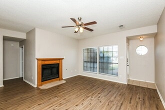 804 Brittany Dr in Denton, TX - Building Photo - Building Photo