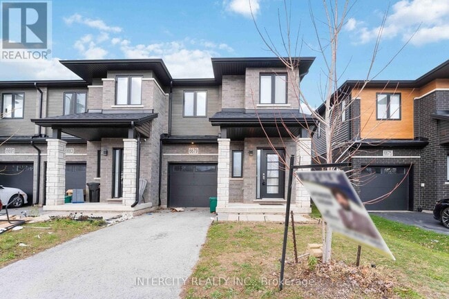 6679 Cropp St in Niagara Falls, ON - Building Photo - Building Photo