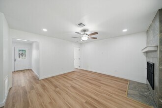 9711 Derrik Dr in Houston, TX - Building Photo - Building Photo