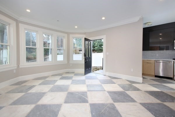 15 Lanark Rd, Unit 2B in Brighton, MA - Foto de edificio - Building Photo