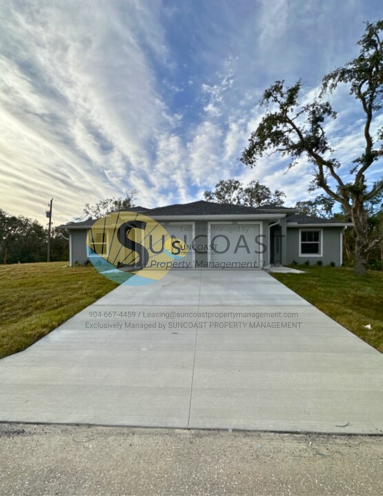 17053 Nixon Ave in Port Charlotte, FL - Building Photo