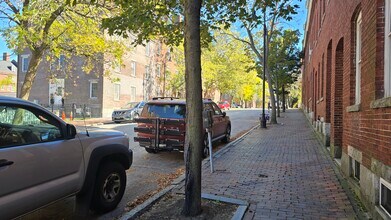 130 West Merrimack St, Unit #3 in Manchester, NH - Building Photo - Building Photo