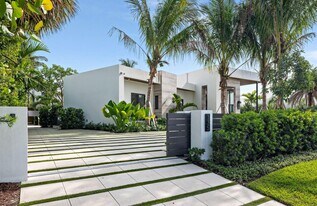 135 Churchill Rd in West Palm Beach, FL - Building Photo