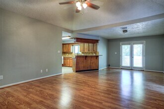 25 Shady Oak Ln in Conroe, TX - Building Photo - Building Photo