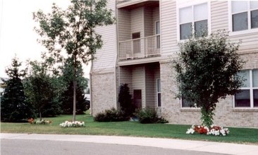 Dover Court in Mt. Pleasant, MI - Building Photo - Building Photo