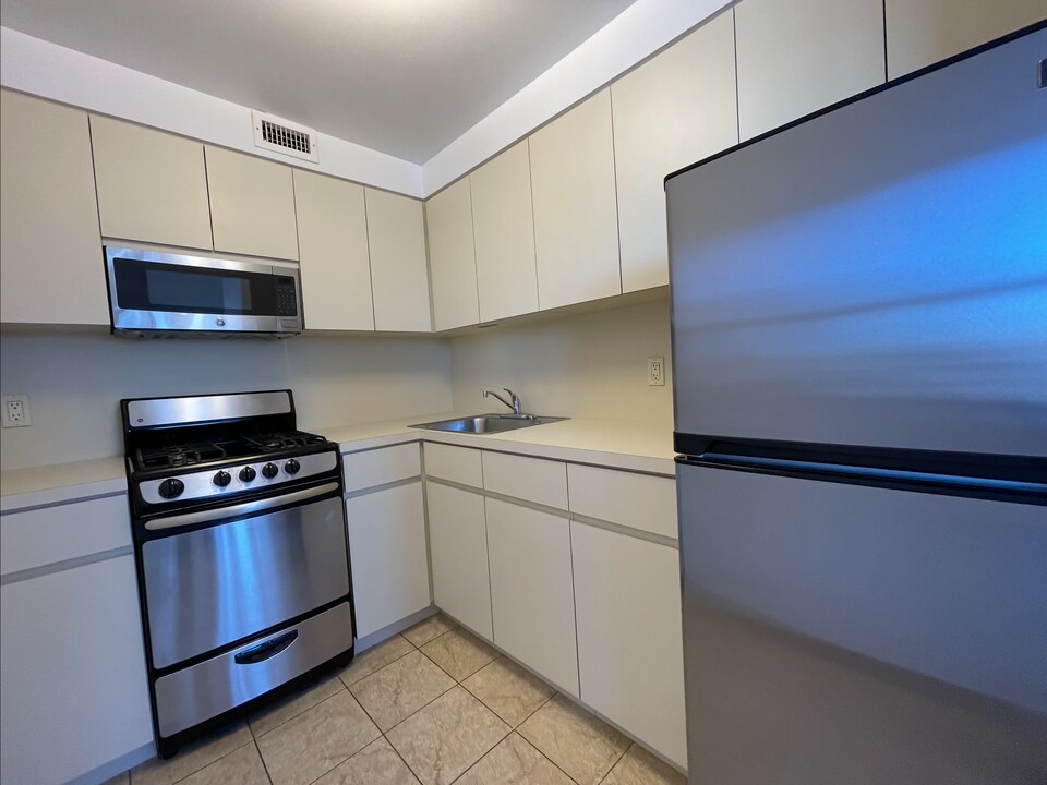 3212 23rd St, Unit 2 in Astoria, NY - Building Photo