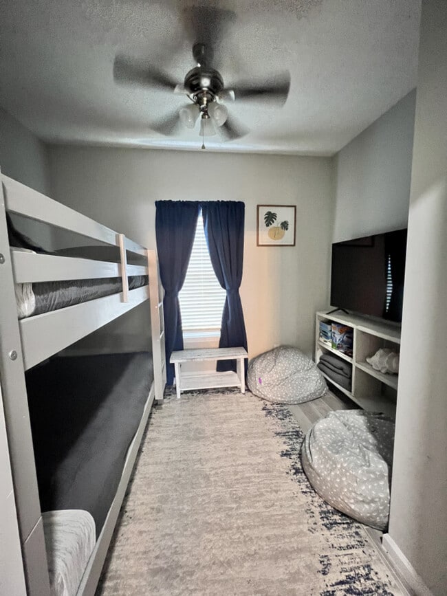 property at 304 La Paloma Pl