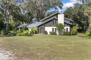 5735 Fox Hollow Rd in De Leon Springs, FL - Building Photo