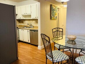2102 Lake Osborne Dr in Lake Worth Beach, FL - Building Photo - Building Photo