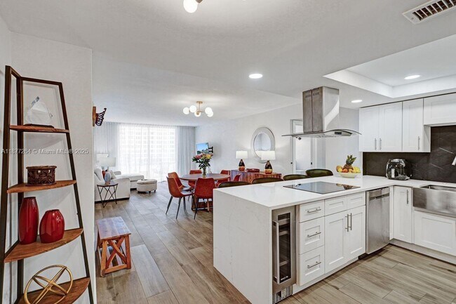 600 Three Islands Boulevard in Hallandale Beach, FL - Building Photo - Building Photo