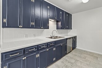 4634 Weir Dr in Corpus Christi, TX - Foto de edificio - Building Photo