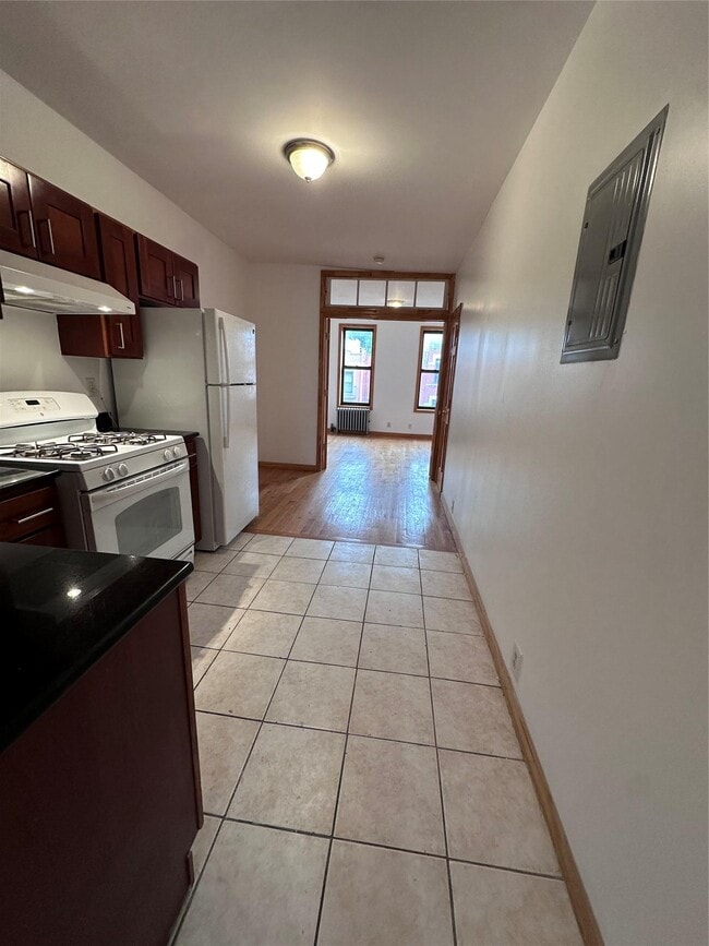 804 Grand St in Brooklyn, NY - Building Photo - Building Photo