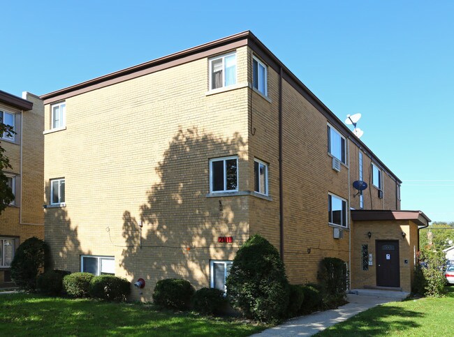 2111 Howard St in Evanston, IL - Building Photo - Building Photo