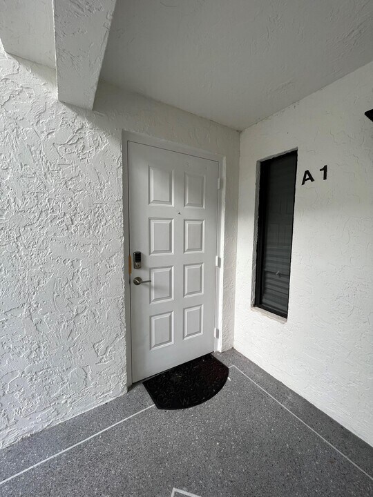 1006 Green Pine Blvd in West Palm Beach, FL - Building Photo