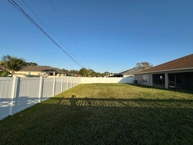 1535 Heartwellville St NW in Palm Bay, FL - Building Photo - Building Photo