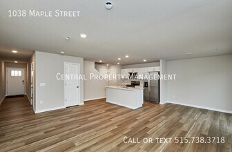 1038 Maple St in Waukee, IA - Building Photo - Building Photo