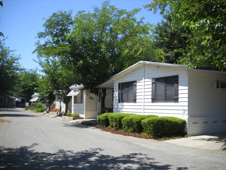 River View Mobile Home Park in Red Bluff, CA - Foto de edificio