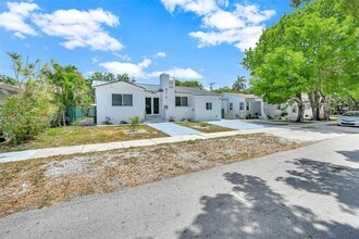 876 NE 81st St in Miami, FL - Building Photo - Building Photo