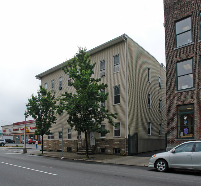 584-586 Market St in Newark, NJ - Foto de edificio - Building Photo