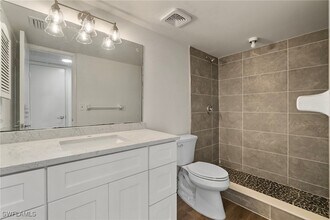 1560 Colonial Blvd in Ft. Myers, FL - Building Photo - Building Photo