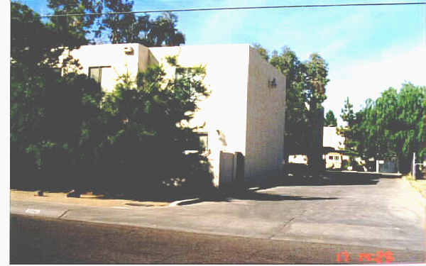 Village Lofts in Phoenix, AZ - Building Photo