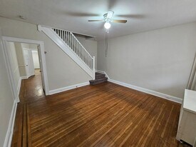 3406 Kenyon Ave in Baltimore, MD - Building Photo