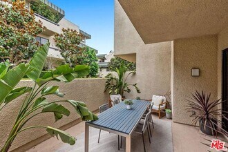 2471 Century Hill in Los Angeles, CA - Building Photo - Building Photo