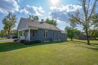 6100 Oak Hill Rd in Evansville, IN - Building Photo - Building Photo