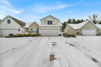 8889 Morgan's Run in Olmsted Falls, OH - Building Photo - Building Photo