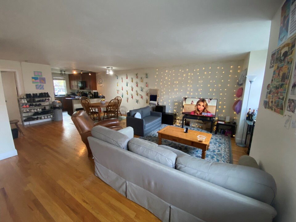 1430 Tremont St, Unit b4 in Boston, MA - Foto de edificio