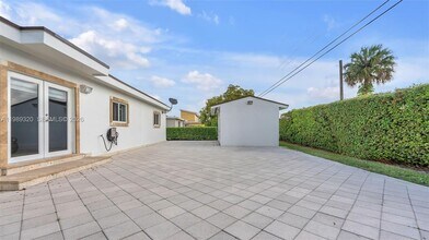 2900 SW 92nd Ave in Miami, FL - Building Photo - Building Photo