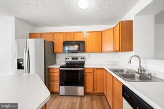 14 Gemstone Ct in Woodlawn, MD - Building Photo - Building Photo