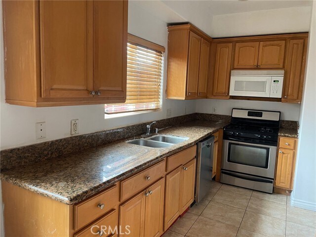 8425 Burnet Ave in Los Angeles, CA - Building Photo