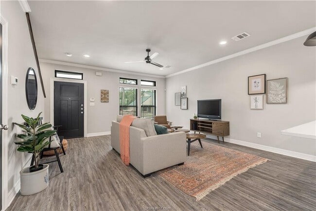 725 Turner St in College Station, TX - Building Photo - Building Photo