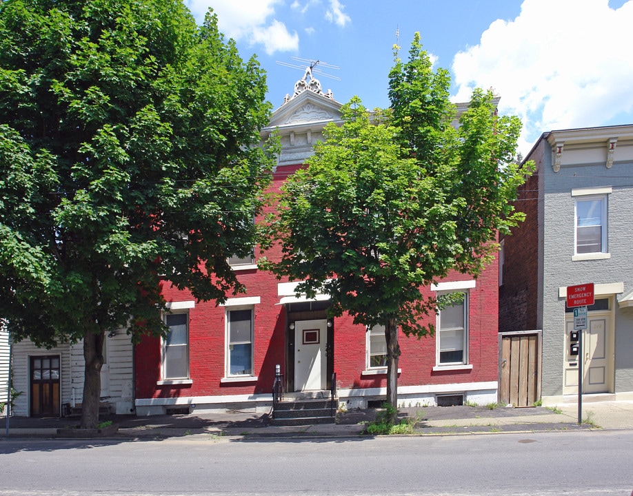 246 3rd St in Troy, NY - Building Photo