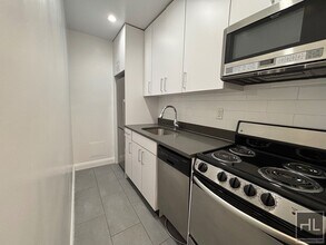 WEST 73 STREET in New York, NY - Foto de edificio - Building Photo