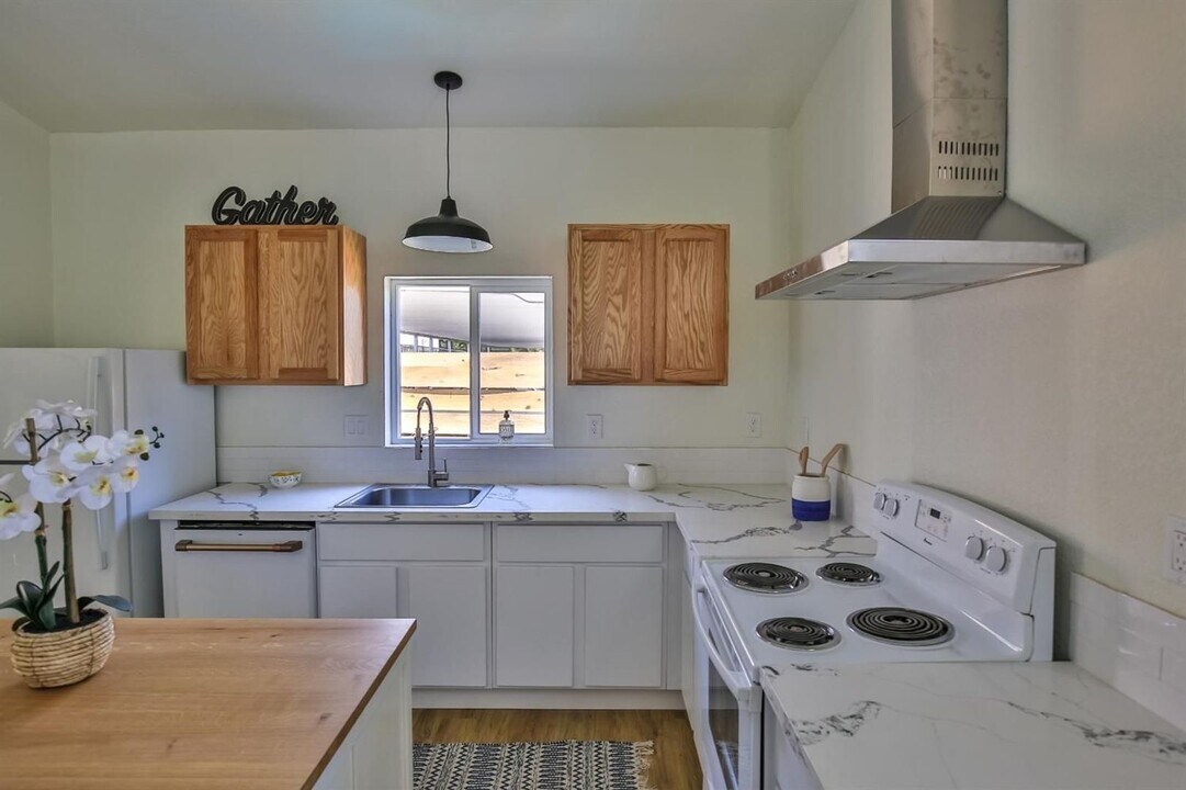 2415 26th St in Sacramento, CA - Building Photo