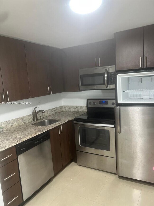 505 SW 5th Ave in Fort Lauderdale, FL - Building Photo - Building Photo