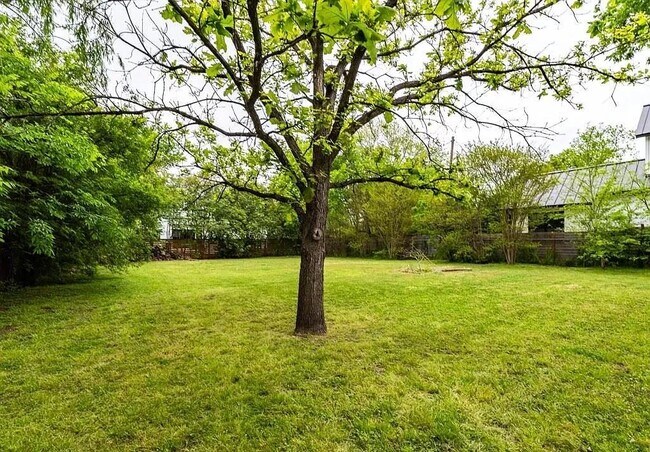 4902 Valley Oak Dr in Austin, TX - Building Photo - Building Photo