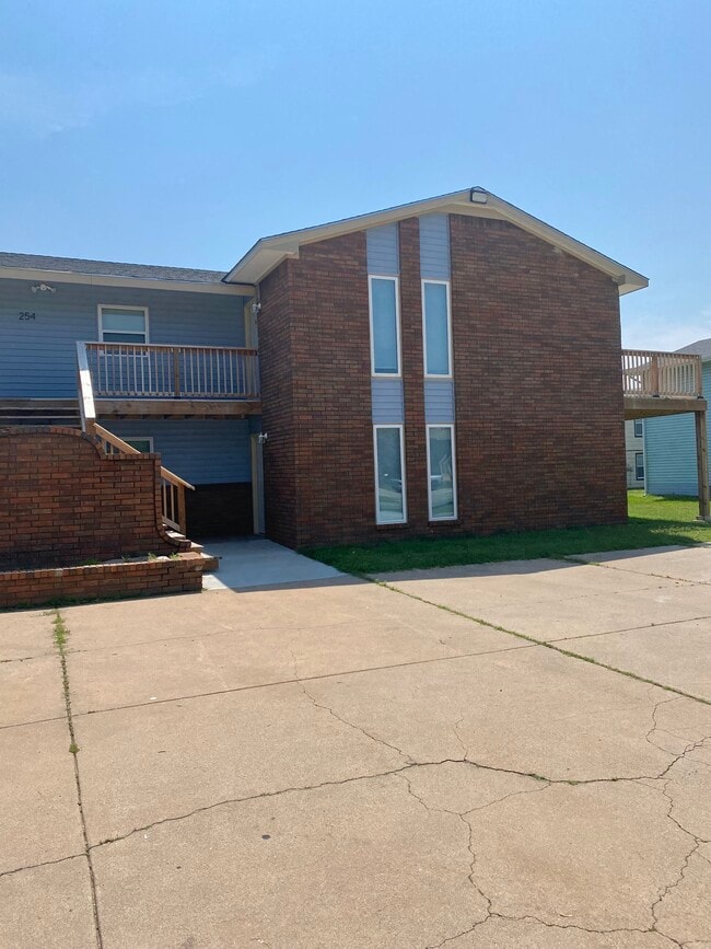 254 N Brunswick St, Unit 1 in Wichita, KS - Building Photo - Building Photo