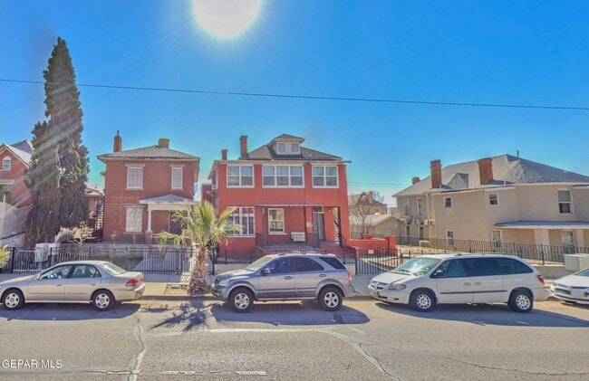 property at 1114 E Rio Grande Ave