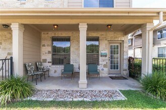 9201 Brodie Ln in Austin, TX - Foto de edificio - Building Photo