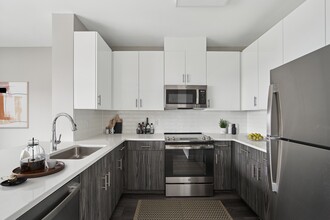 The Station in West New York, NJ - Foto de edificio - Building Photo