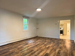 10 Tiffany St in Brooklyn, CT - Building Photo - Building Photo